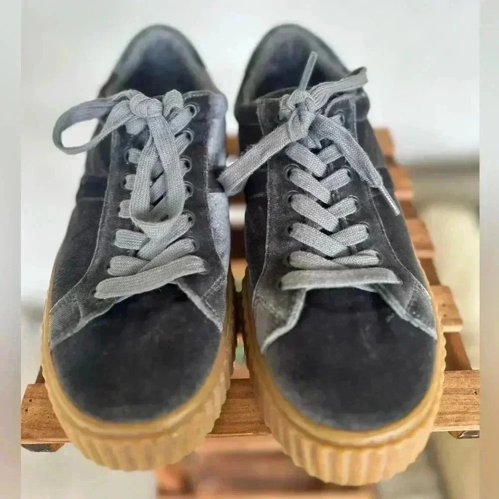 Indigo Rd. Velvet/suede sneakers. Size 9.5 charcoal gray - Picture 2 of 9